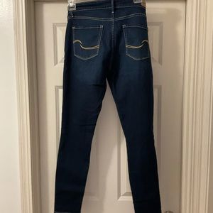 Women’s modern skinny jeans by Levi Strauss